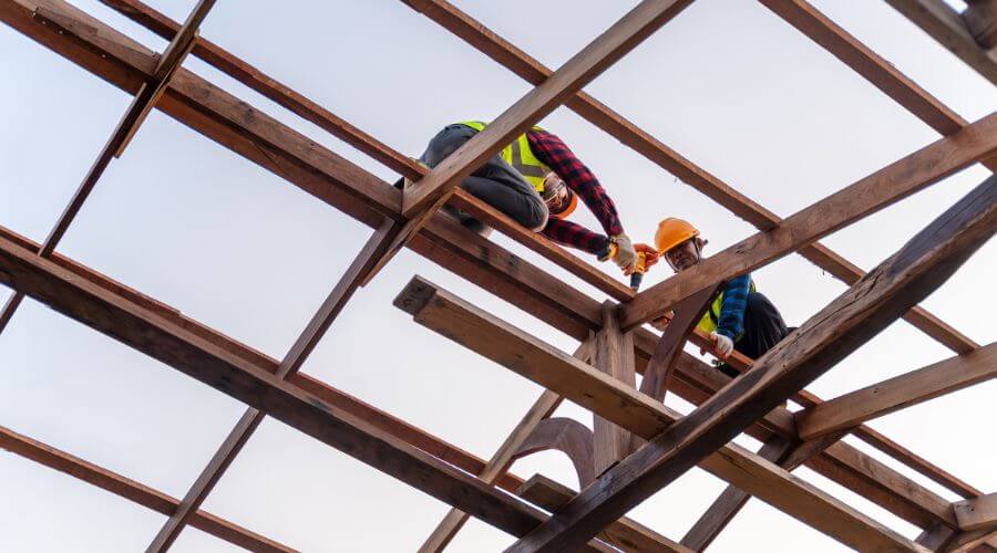 Professional gutter cleaning services in Cutler, CA